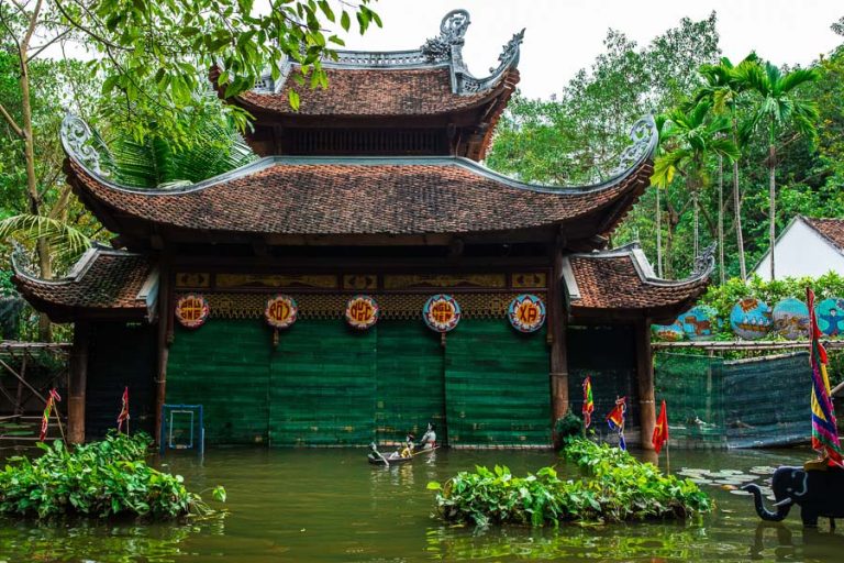 Water puppet shows Vietnam 768x512