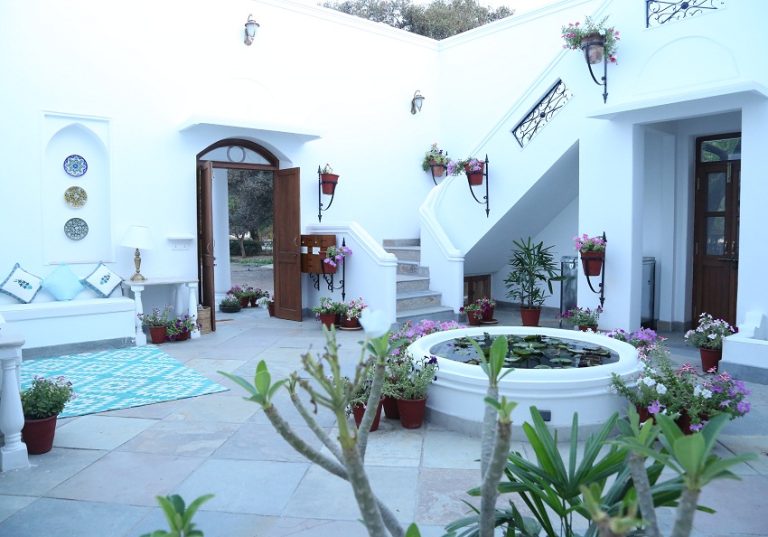 Villa Suite rooms Courtyard 1 768x537